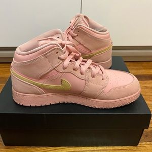 Jordan 1 Mids